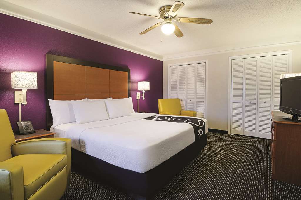 Baymont By Wyndham Greenville Woodruff Rd Номер фото