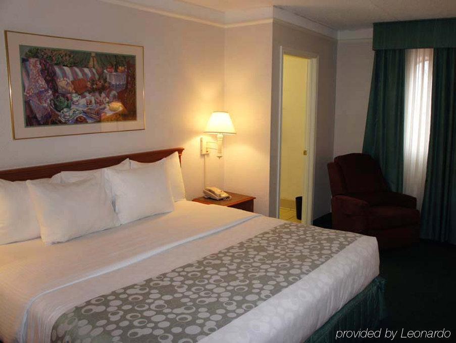 Baymont By Wyndham Greenville Woodruff Rd Экстерьер фото