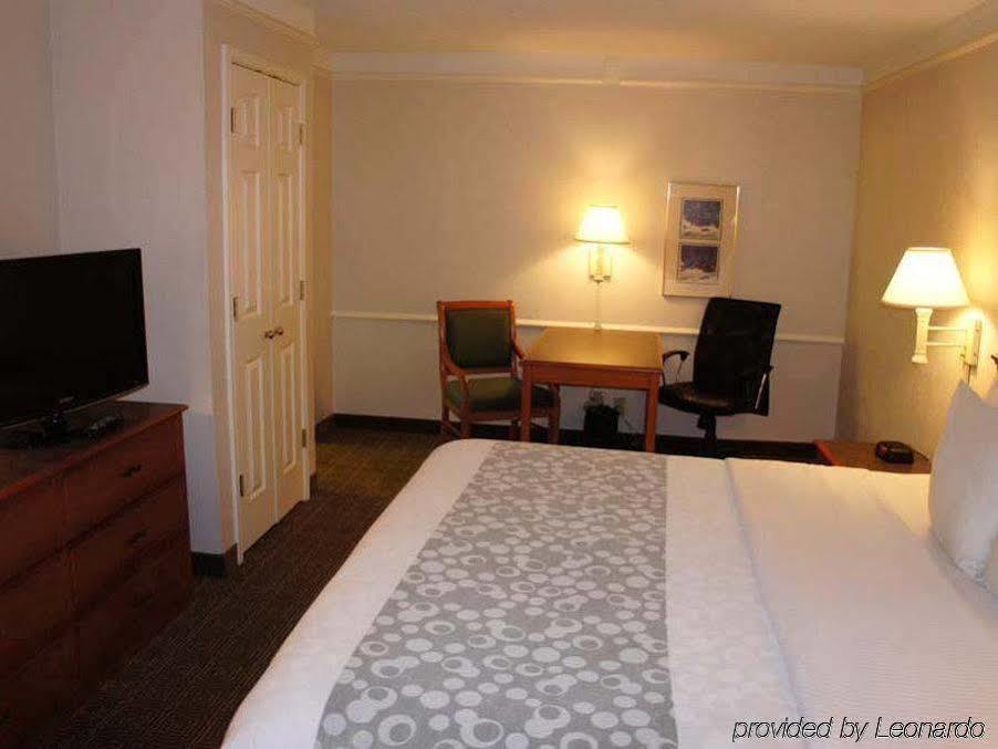 Baymont By Wyndham Greenville Woodruff Rd Экстерьер фото