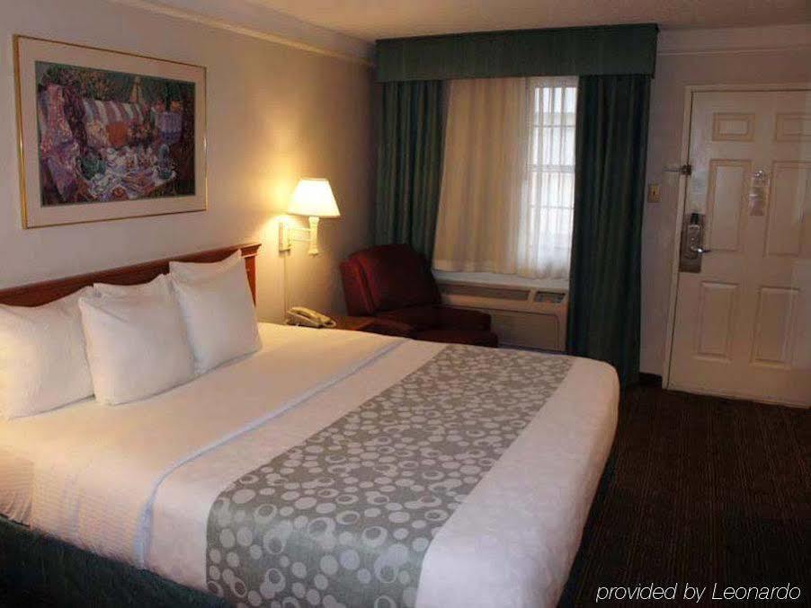 Baymont By Wyndham Greenville Woodruff Rd Экстерьер фото