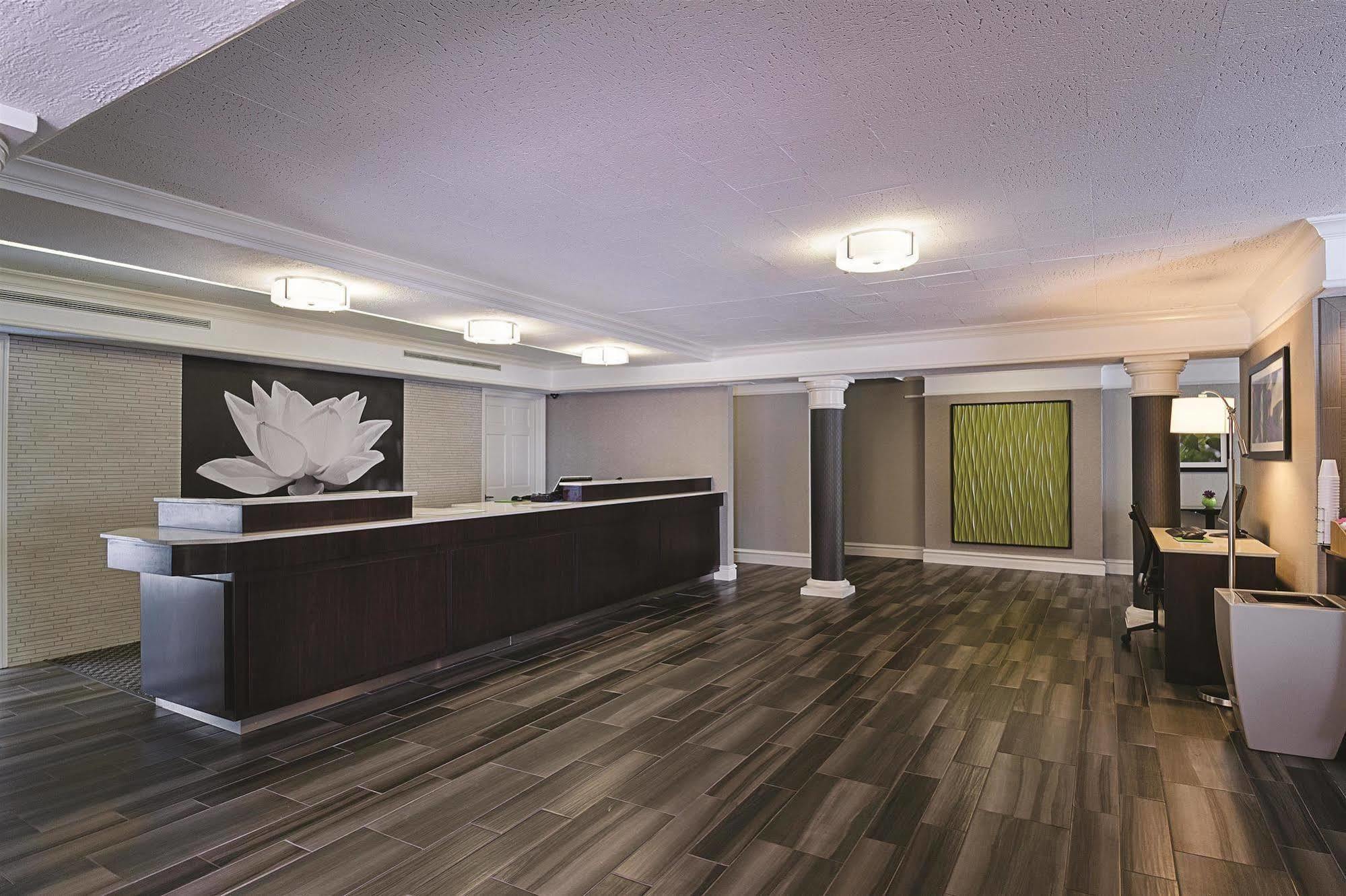 Baymont By Wyndham Greenville Woodruff Rd Экстерьер фото