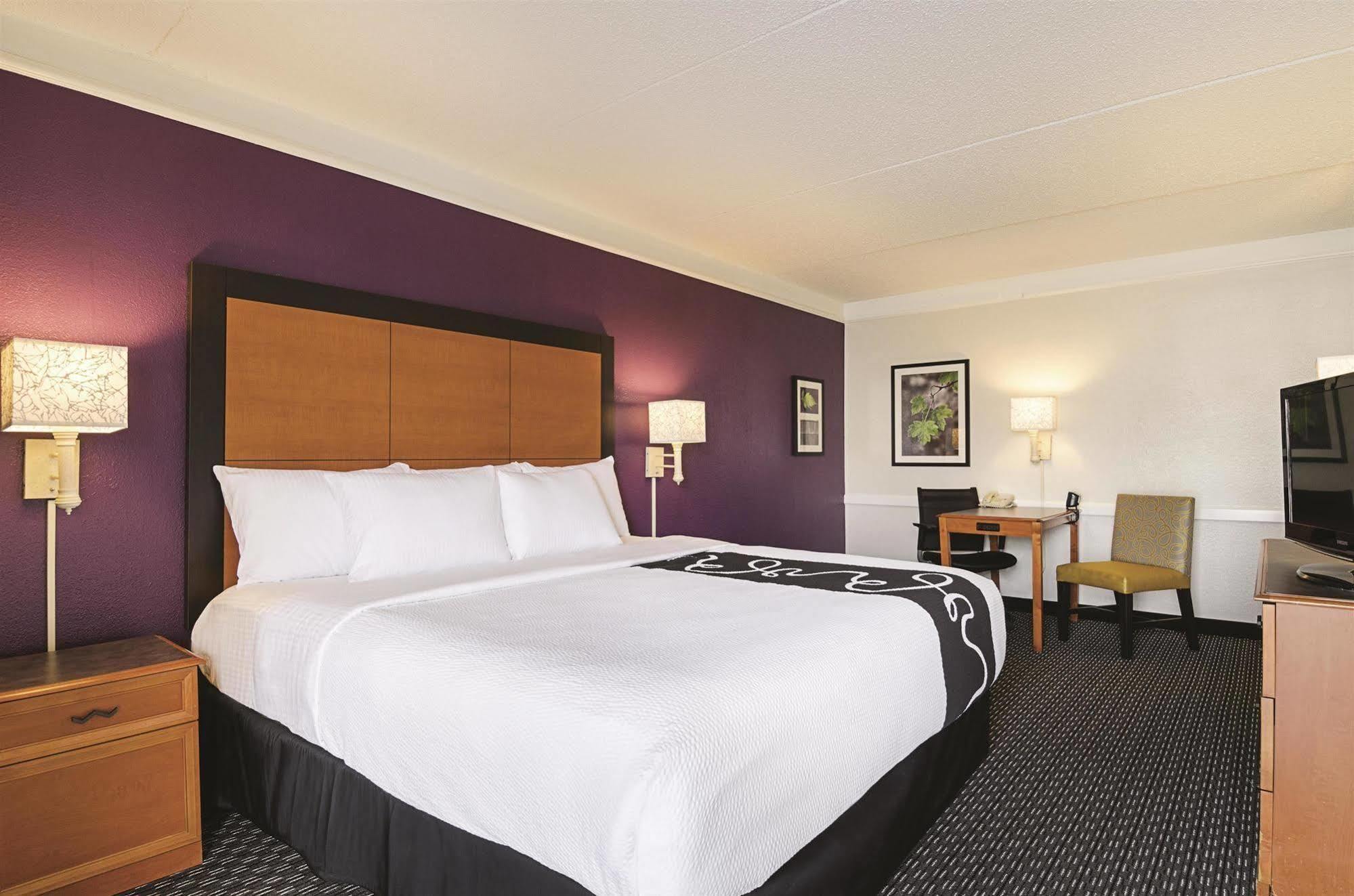 Baymont By Wyndham Greenville Woodruff Rd Экстерьер фото