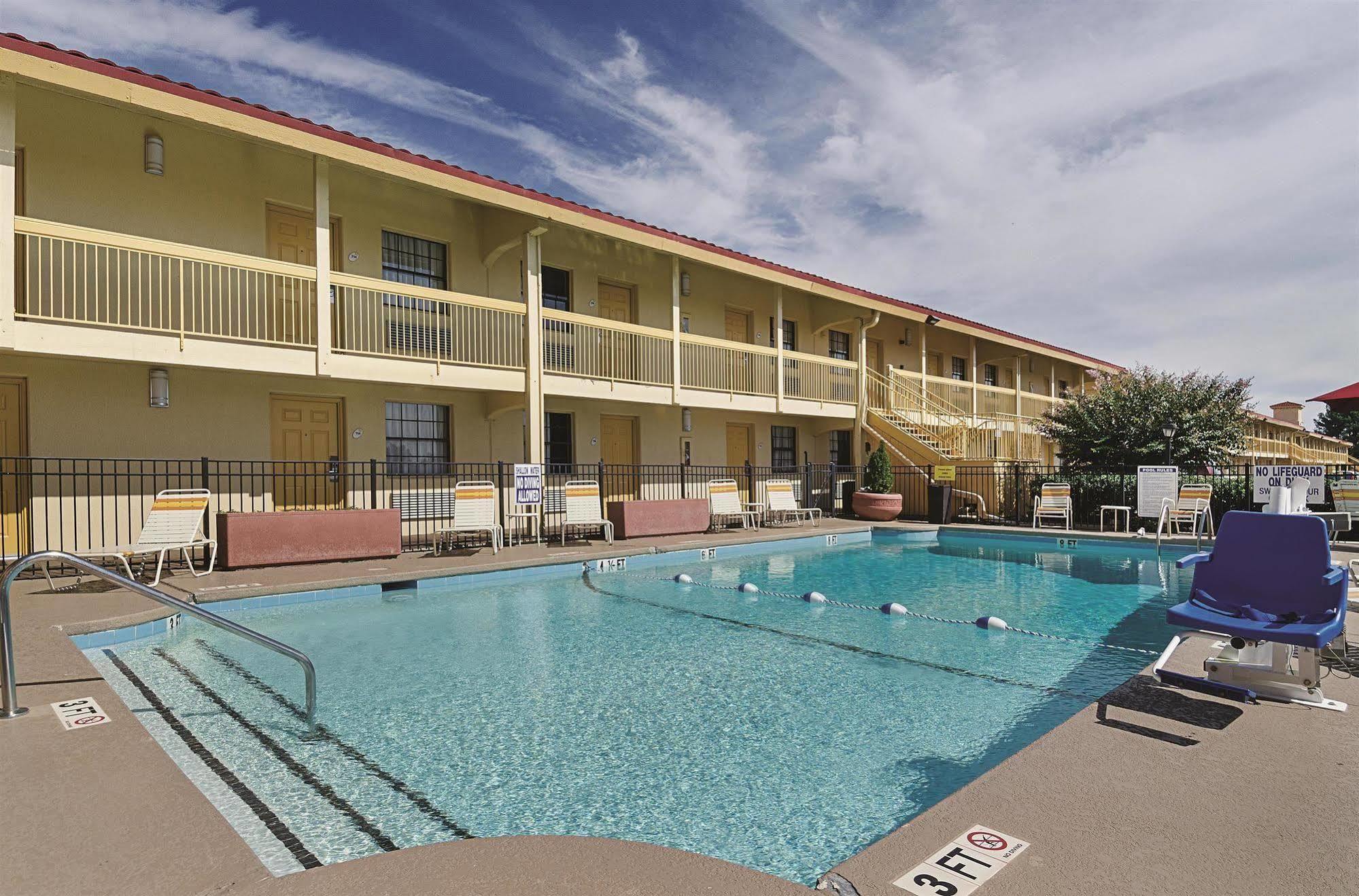 Baymont By Wyndham Greenville Woodruff Rd Экстерьер фото