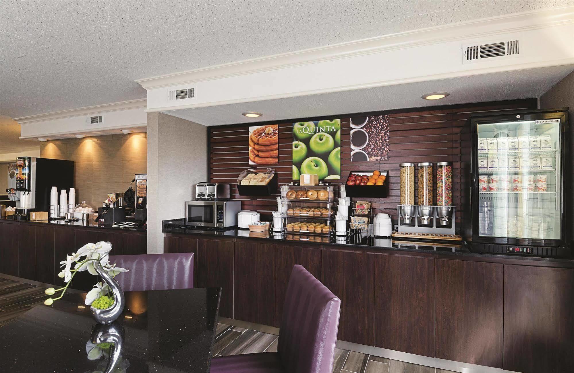 Baymont By Wyndham Greenville Woodruff Rd Экстерьер фото